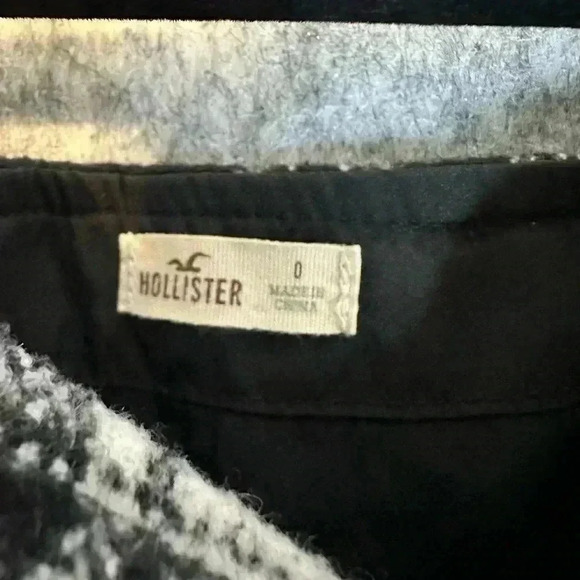 Hollister Plaid Mini Skirt - Size 0 - Picture 5 of 5